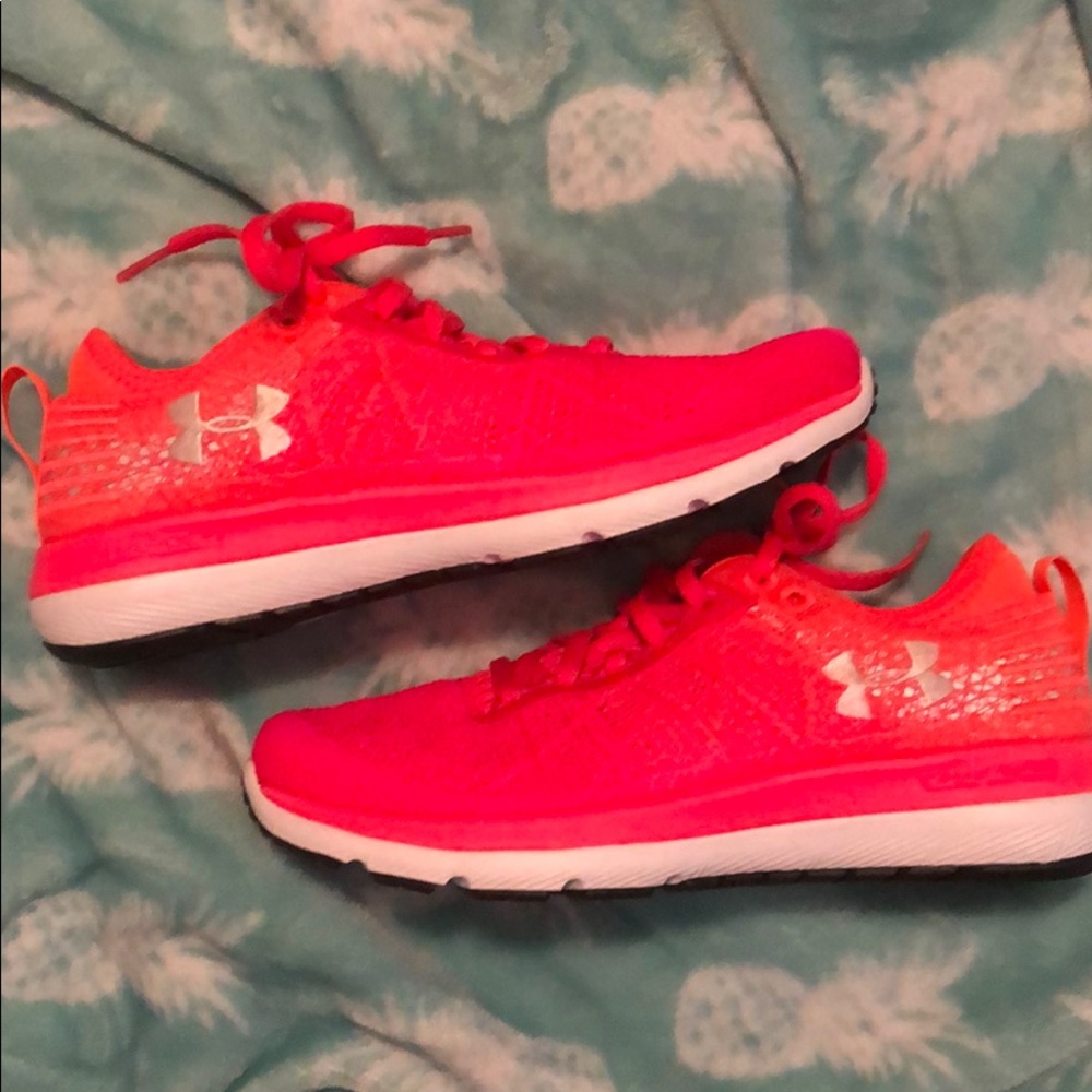 Women’s 7 Under Armour Threadborne Fortis Shoes